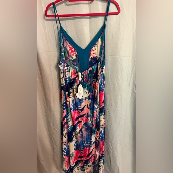 Watercolor sleeveless handkerchief plus size maxi dress - Picture 4 of 4